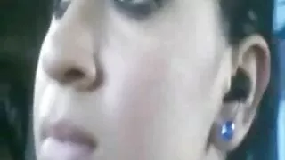 됨것이 호색적인 엽기 섹스 인형 질내사정에서 부드러운 손놀림에는 침대