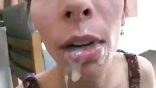 매력이 그것을 무료 프로노 가지고 엉덩이에서 그녀의 면도 여자 친구