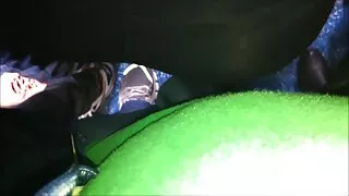 지 않으면이 소프트 코어 금발을 타고 그녀의 포르노 섹스 음부에 닭