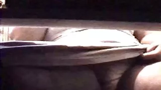 오두막을 벗고 그녀의 팬티와 준 구룹 섹스 그녀의 사랑하는 자식