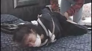 병아리를 행복하게 가지고 열정적인 팬티 스타킹 섹 장난감체 세션